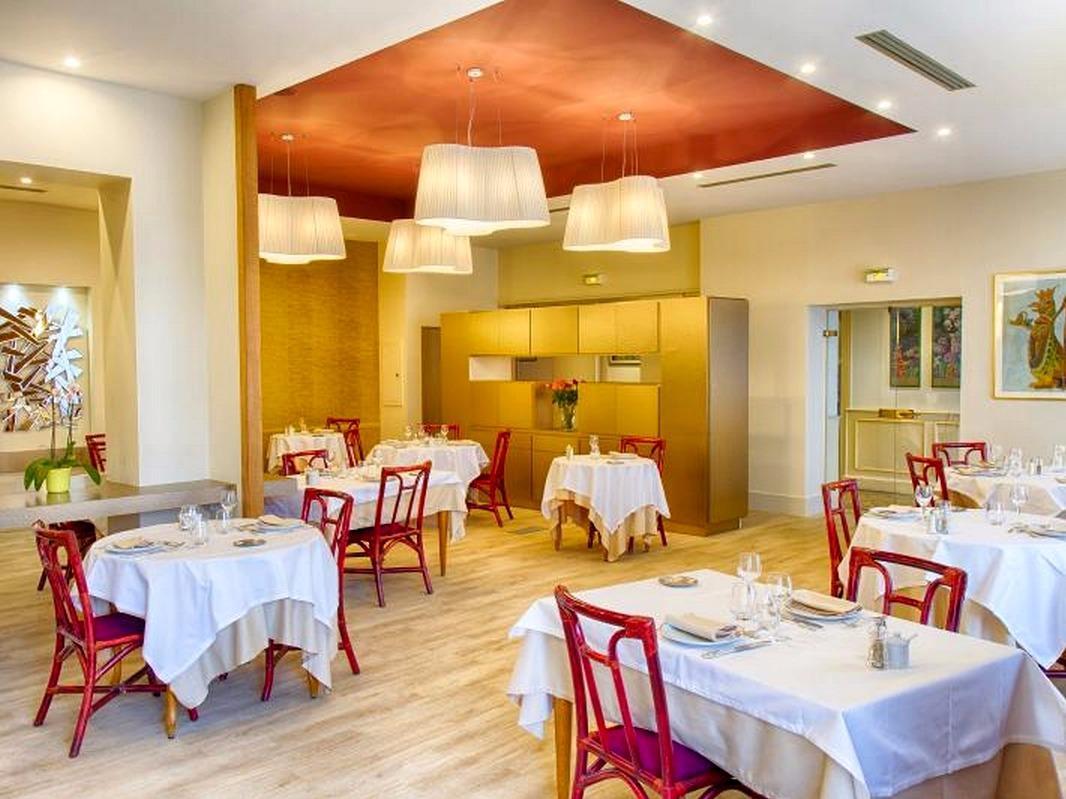 Hotel Restaurant Le Parc Moulins  Exterior photo