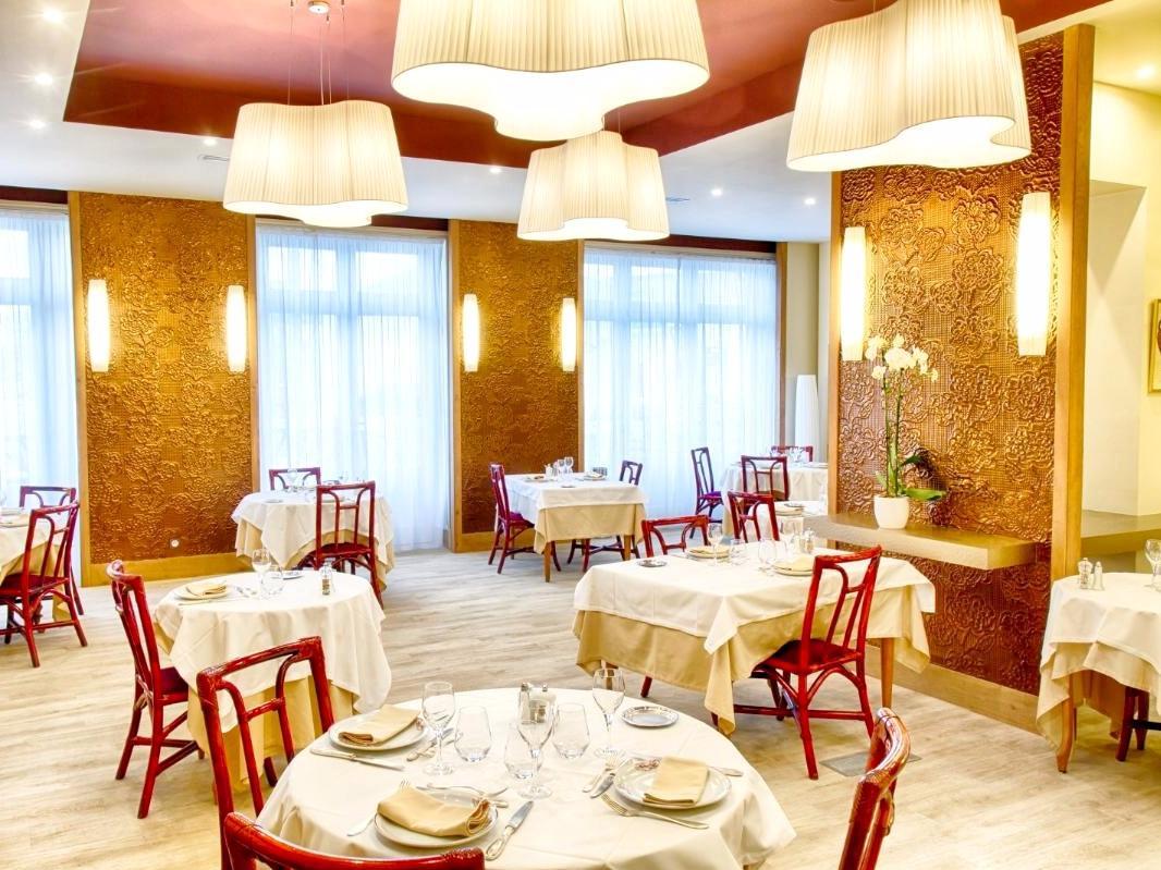 Hotel Restaurant Le Parc Moulins  Exterior photo