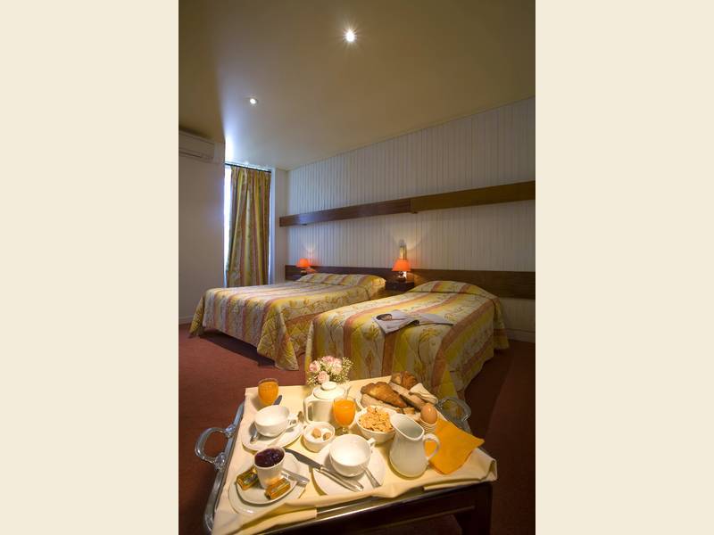 Hotel Restaurant Le Parc Moulins  Exterior photo