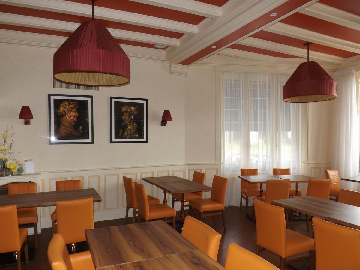 Hotel Restaurant Le Parc Moulins  Exterior photo